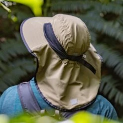 Sunday Afternoons Bug-Free Adventure Hat -hat bug free adventure hat dark khaki male2 ss20 2400px