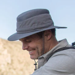 Sunday Afternoons Charter Escape Hat -hat charter escape hat charcoal male ss19 1 1250px