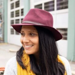 Sunday Afternoons Tessa Hat -hat tessa hat burgundy female fw20 2500px